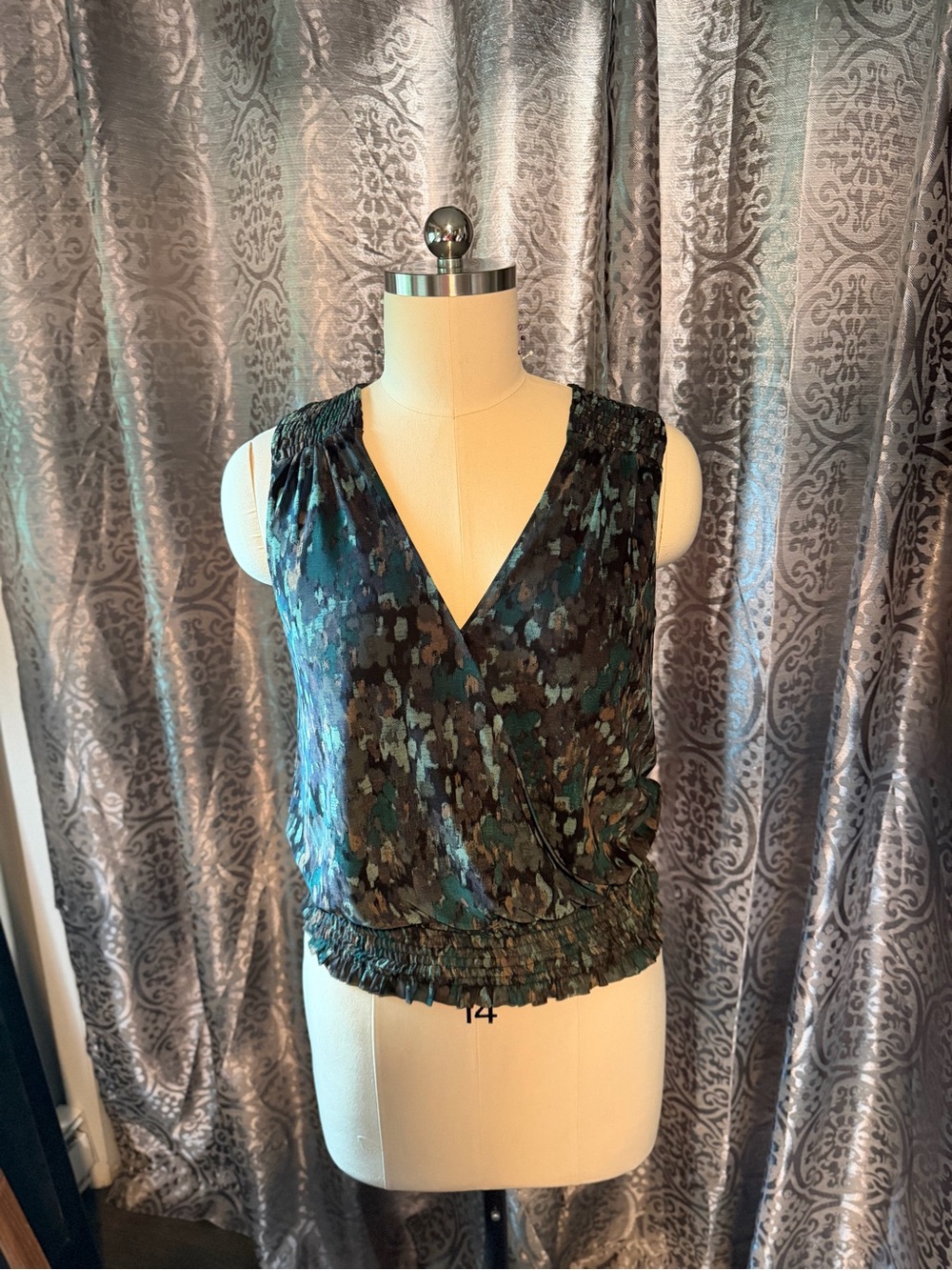 Evereve: Sleeveless V-Neck Printed Gauze Blouse Top in Green & Black